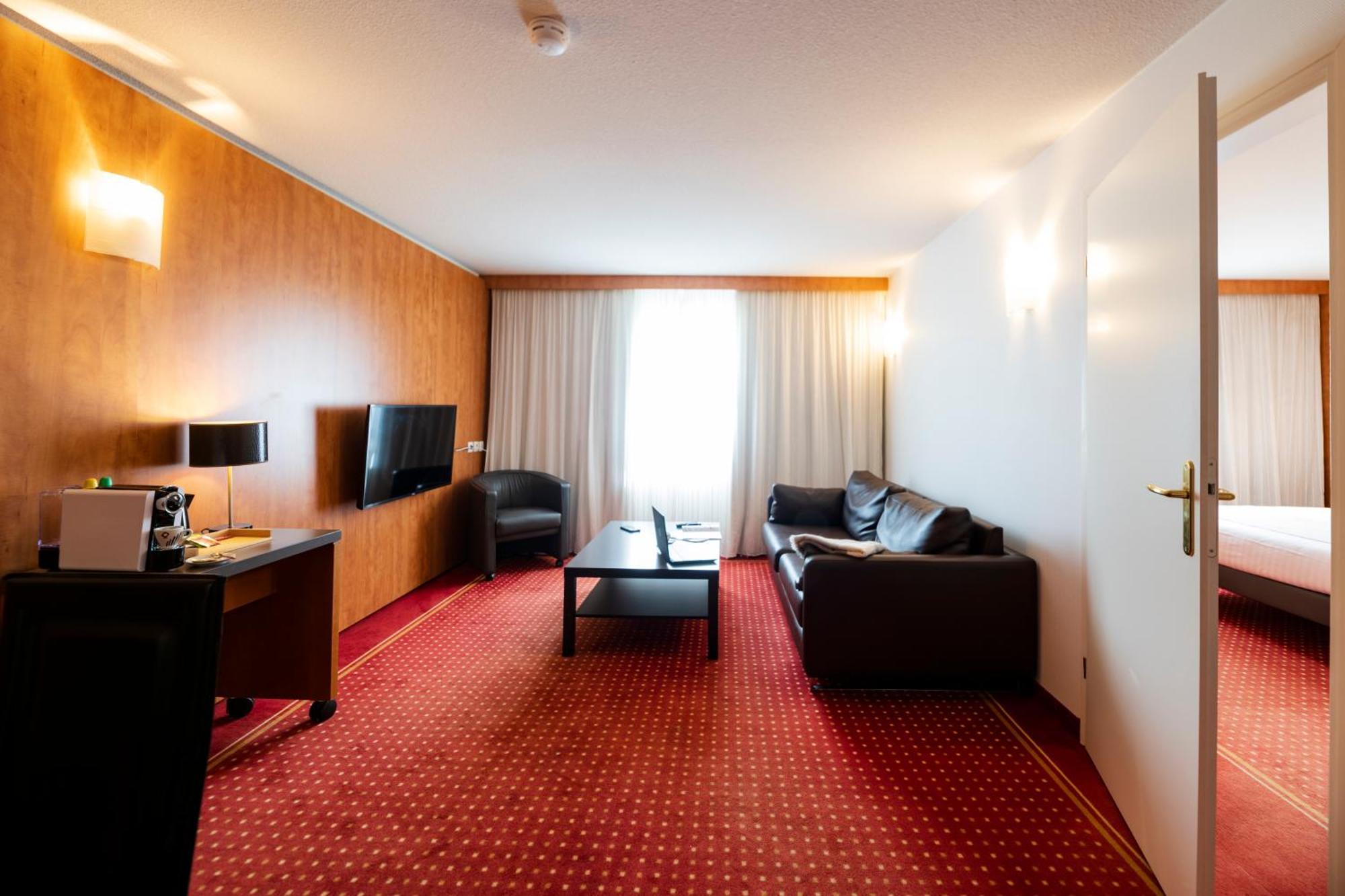 Cerise Bordeaux Merignac Aeroport מראה חיצוני תמונה