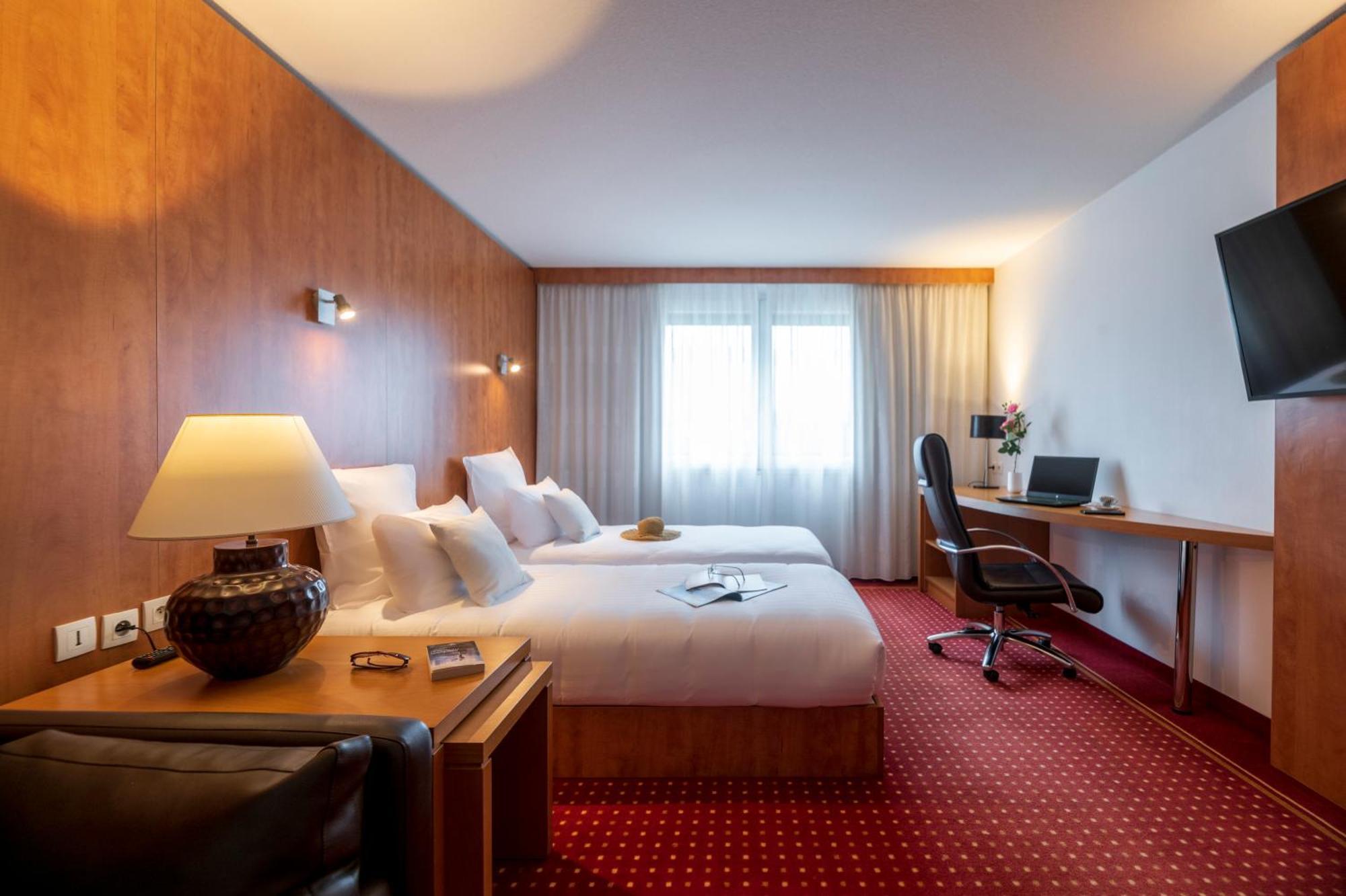 Cerise Bordeaux Merignac Aeroport מראה חיצוני תמונה