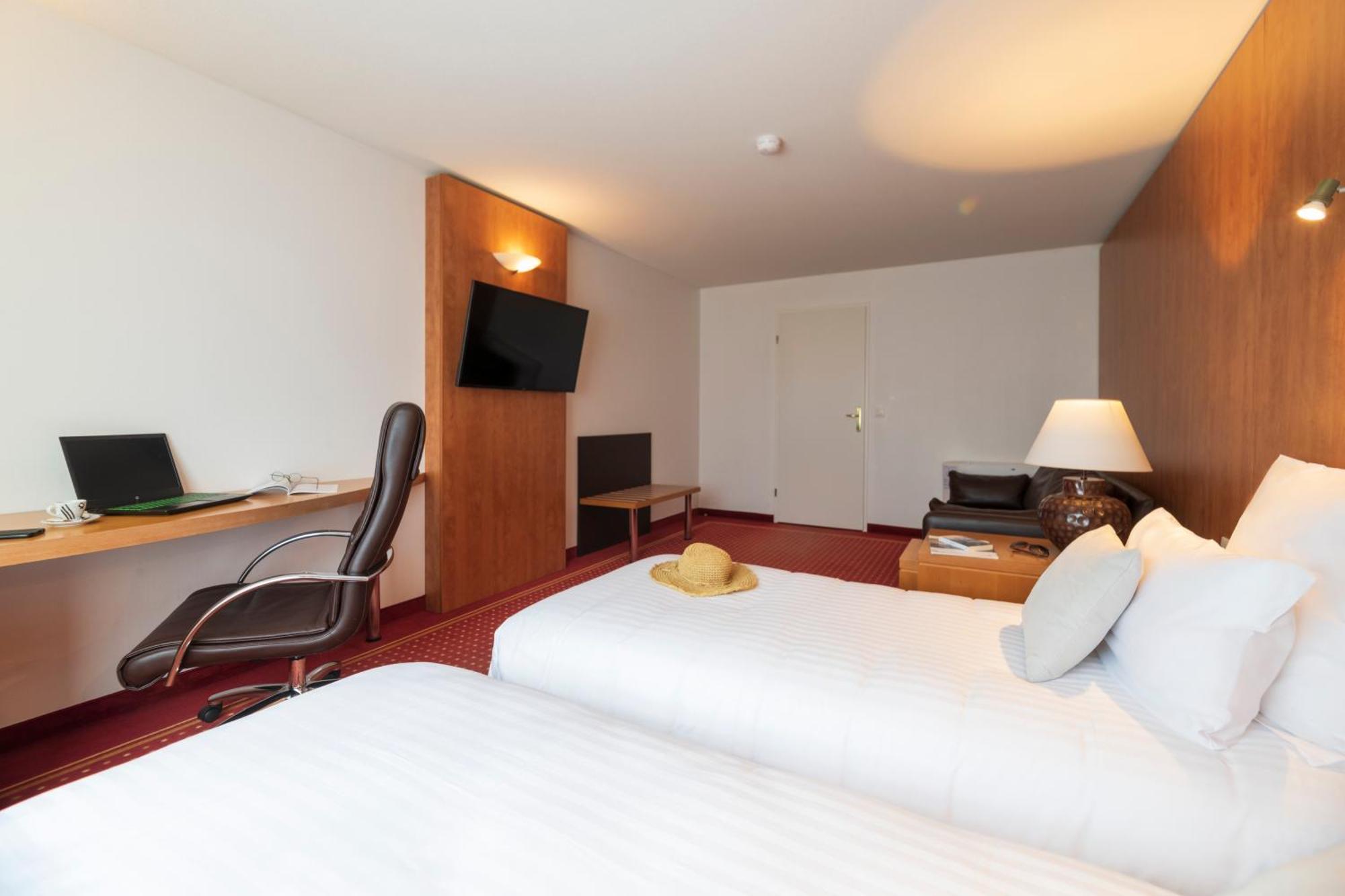 Cerise Bordeaux Merignac Aeroport מראה חיצוני תמונה