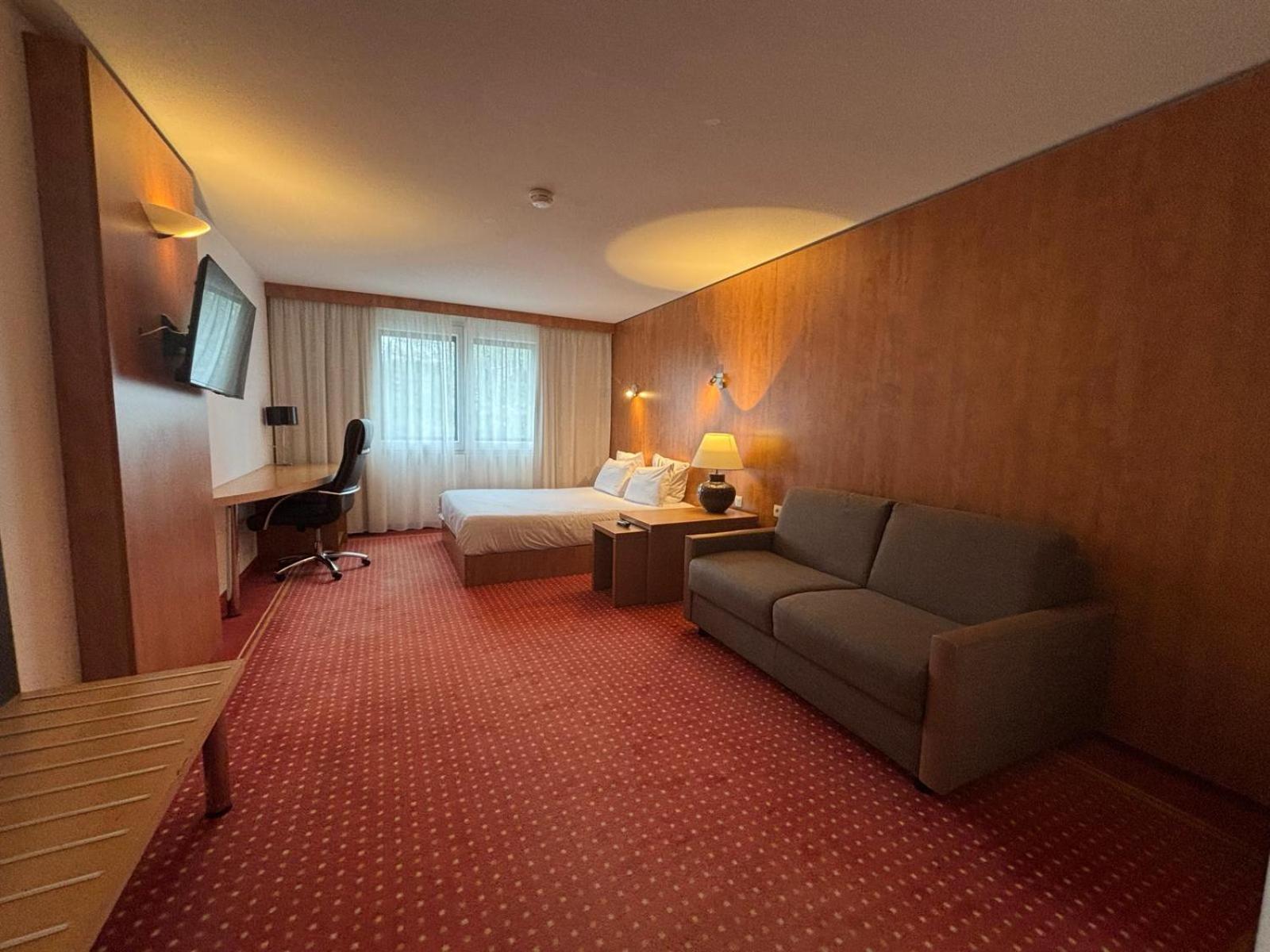 Cerise Bordeaux Merignac Aeroport מראה חיצוני תמונה